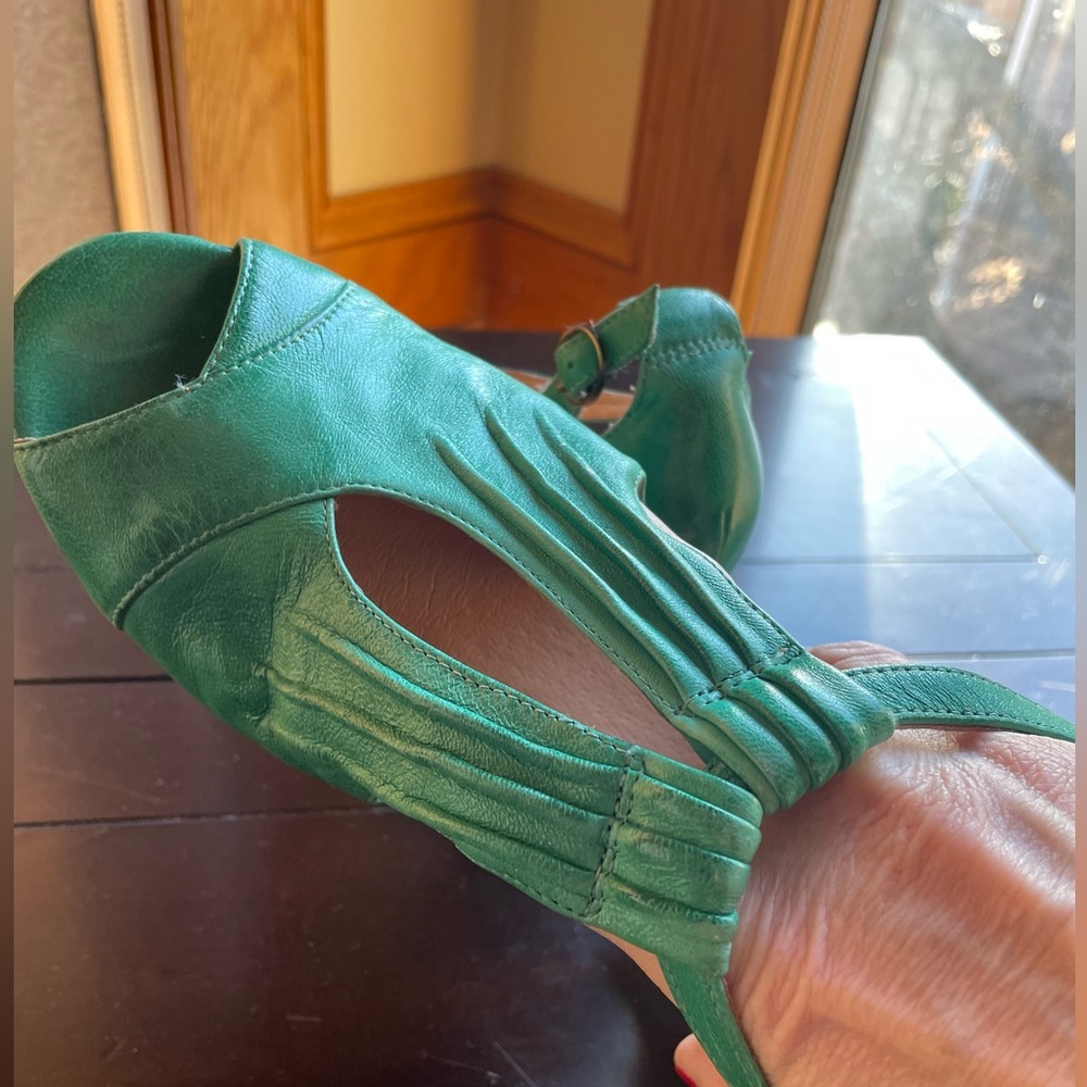 Miz Mooz Green Strappy Pump Size 8.5